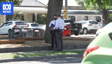 Man stabbed in Port Melbourne by unknown offender in early morning attack