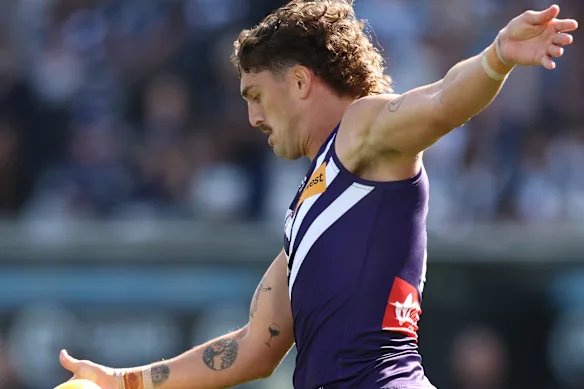 Luke Jackson of the Dockers kicks the ball.