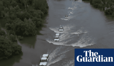 NT cop Ben Parfitt rescued 27 schoolchildren from a flooded caravan park. Then he made headlines for saving a dog | Flooding