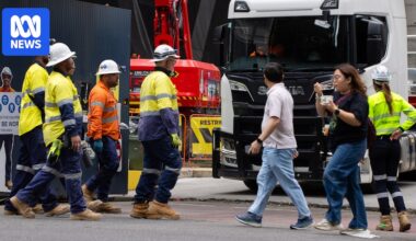 Queensland's construction worker shortfall to peak at 35,000 ahead of 2032 Olympic and Paralympic Games, report warns