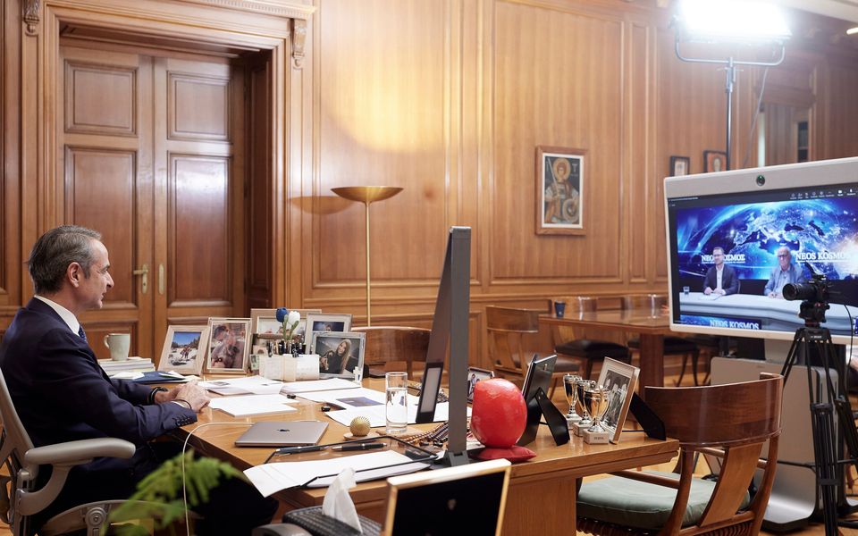 Mitsotakis seeks to reassure diaspora after delaying Australia visit