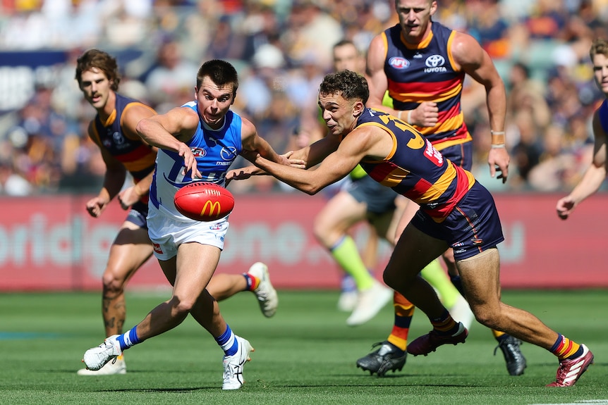 Colby McKercher and Lachie Scholl compete for a bouncing ball