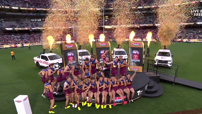 AFL grand final to stay at 2.30pm as Kylie Minogue set to headline.