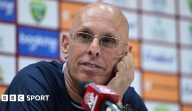 Stephen Constantine during a news conference while in charge of Pakistan