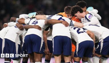 Tottenham players in a huddle