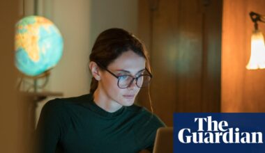 After-hours work emails should mean Australians get a four-day work week, union tells government | Industrial relations