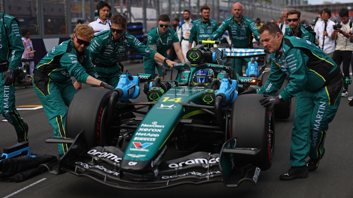 Aston Martin crisis, Adrian Newey comments on car, team on knees