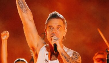 Robbie Williams performs on New Years Eve at the Sydney Opera house. Picture: @robbiewilliams/Instagram