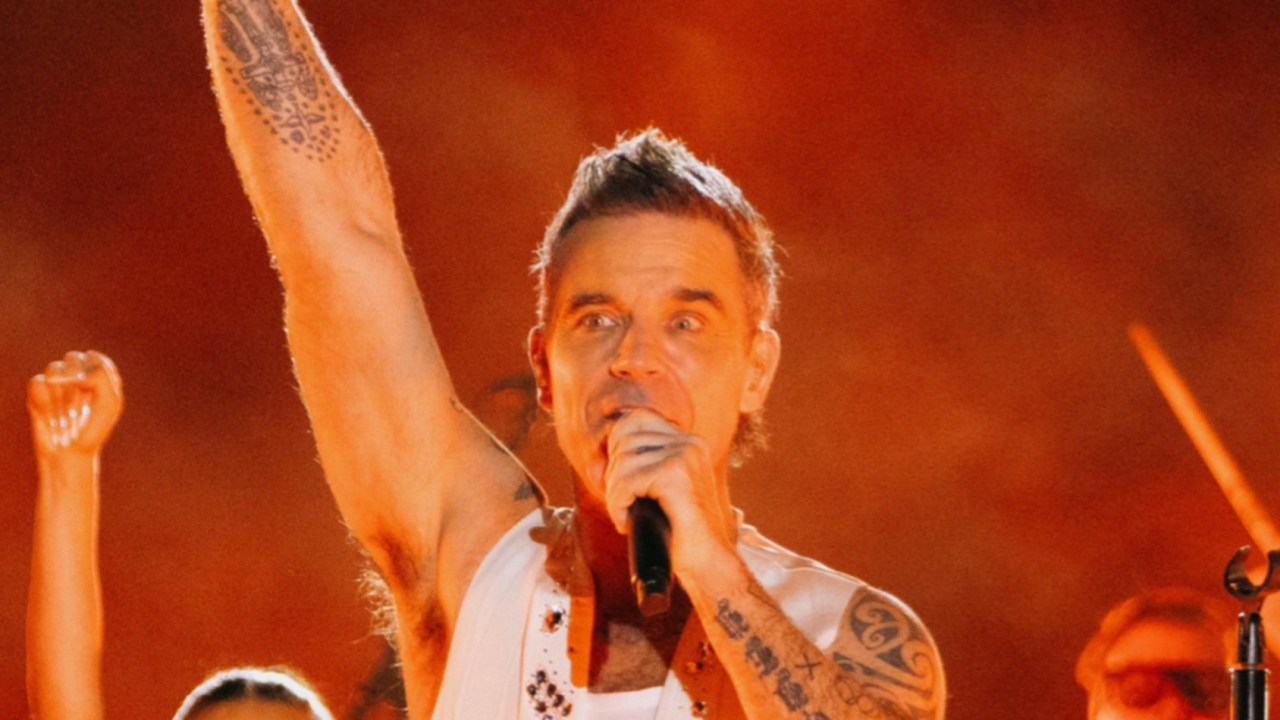 Robbie Williams performs on New Years Eve at the Sydney Opera house. Picture: @robbiewilliams/Instagram