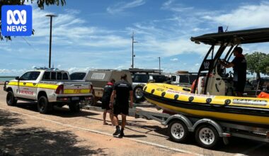 Passengers taken to hospital after plane crashes at Broome's Roebuck Bay