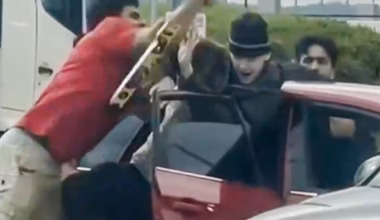 Driver uses spirit level to fight off would-be carjackers - Herald Sun