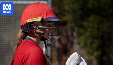 15-year-old Tasmanian cricketer Mia Barwick set to ride wave of women's sporting boom
