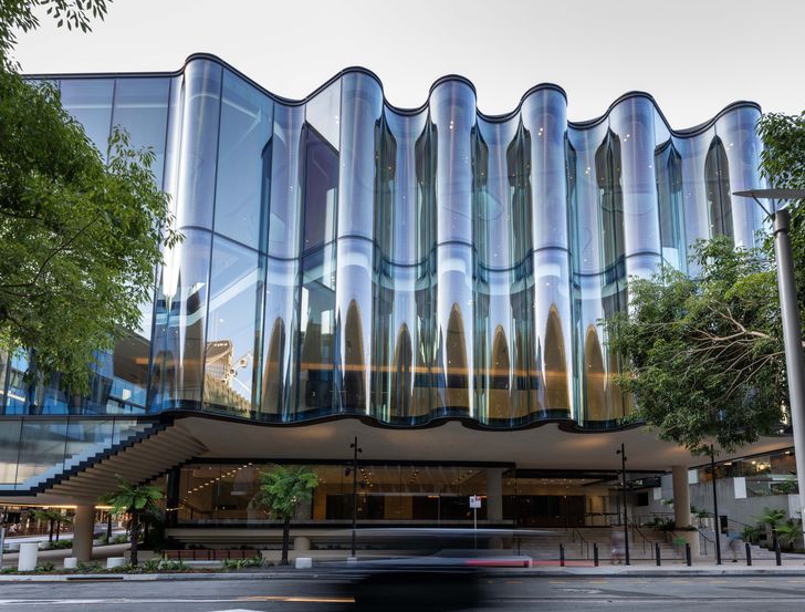 The design recognises the site’s cultural significance to First Nations Peoples, with the waved facade drawing inspiration from the Brisbane River as an important meeting place.
