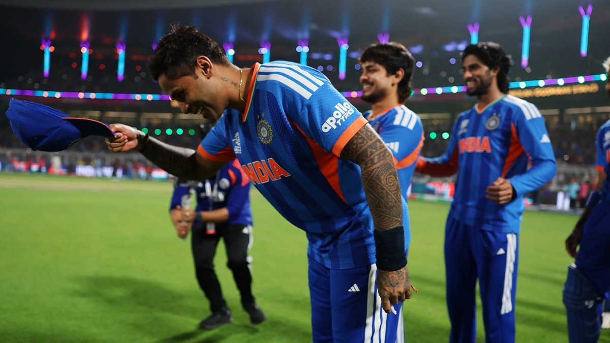 कप्तान सूर्यकुमार यादव ने संजू के सम्मान में सर झुका दिया. Photo BCCI