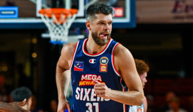 REPORT: 36ers re-sign key big man