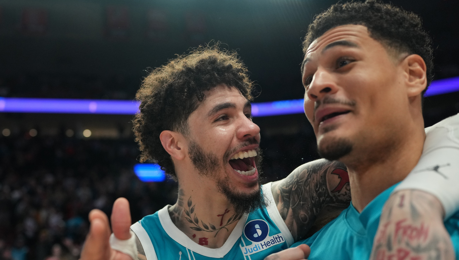 Green-light Hornets splash 26 triples against Kings