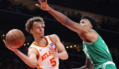 Dyson 'letting it fly' leads Hawks in biggest win of season