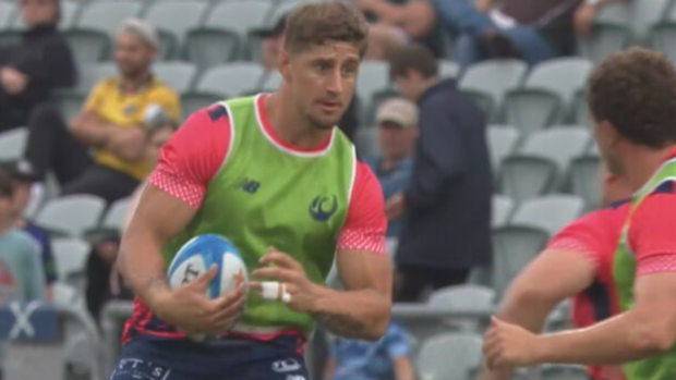 Zac Lomax warms up.