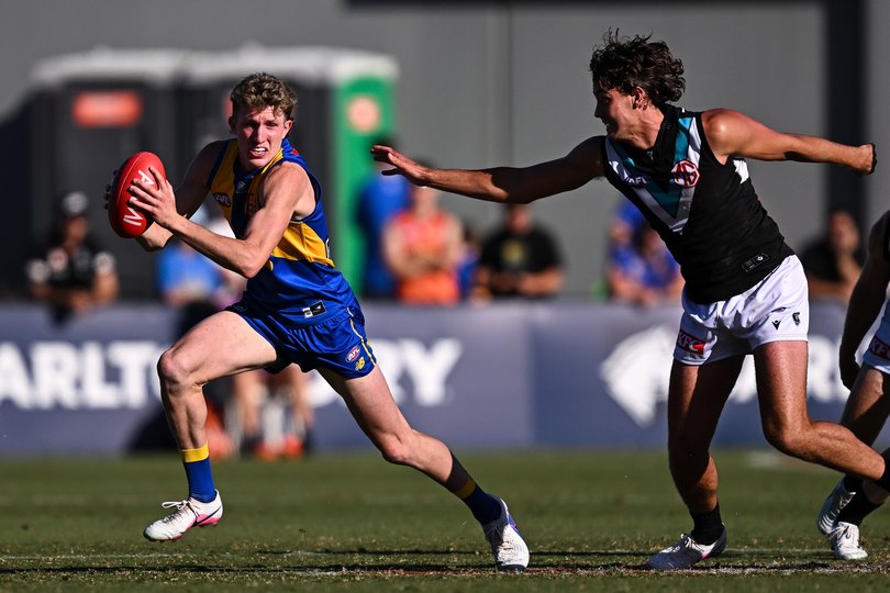Willem Duursma of the Eagles runs with the ball.