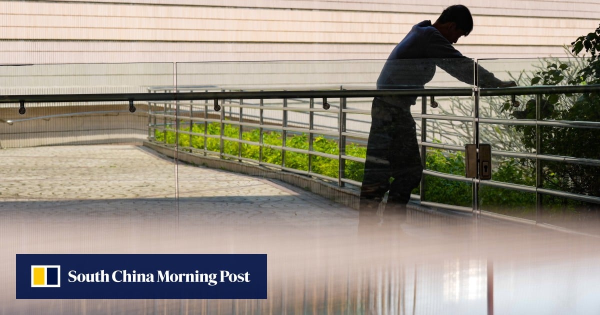 Warning over screen time and chatbots as number of depressed hits record high