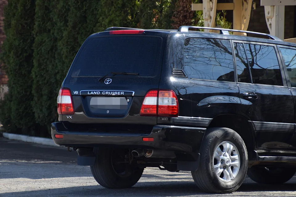 A Toyota LandCruiser. 