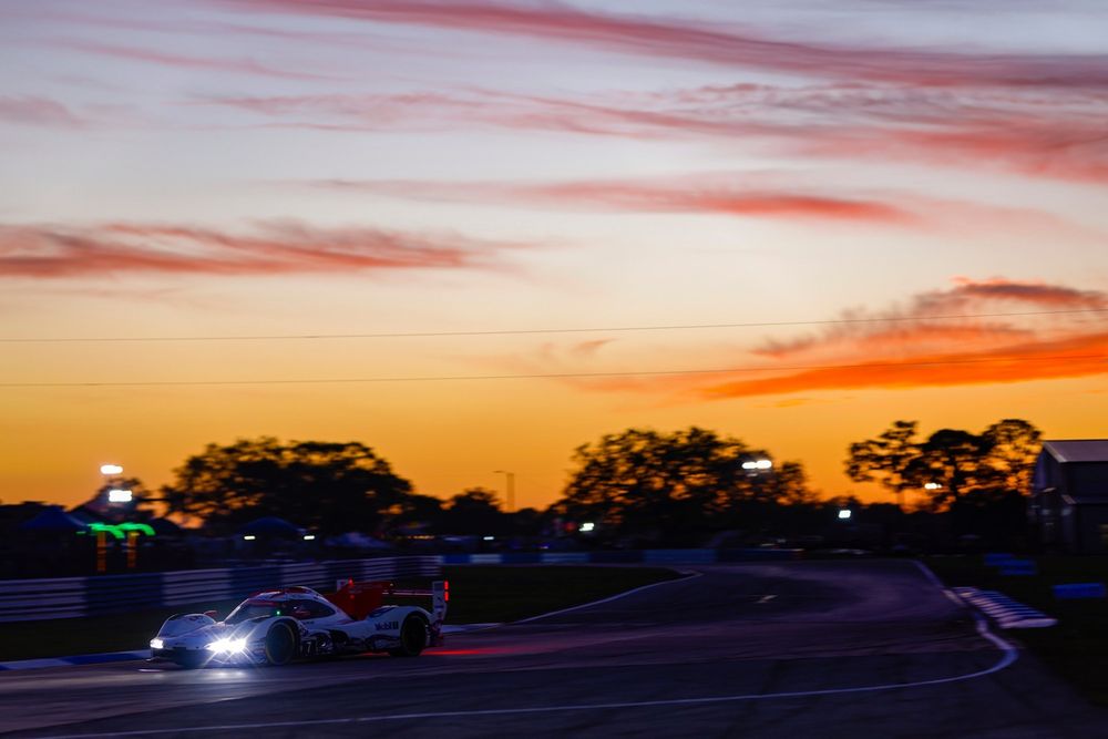 #7 Porsche Penske Motorsport Porsche 963: Felipe Nasr, Julien Andlauer, Laurin Heinrich