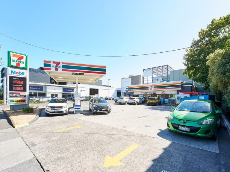 Sydney pub The Oaks sold to Gallagher family for $140m