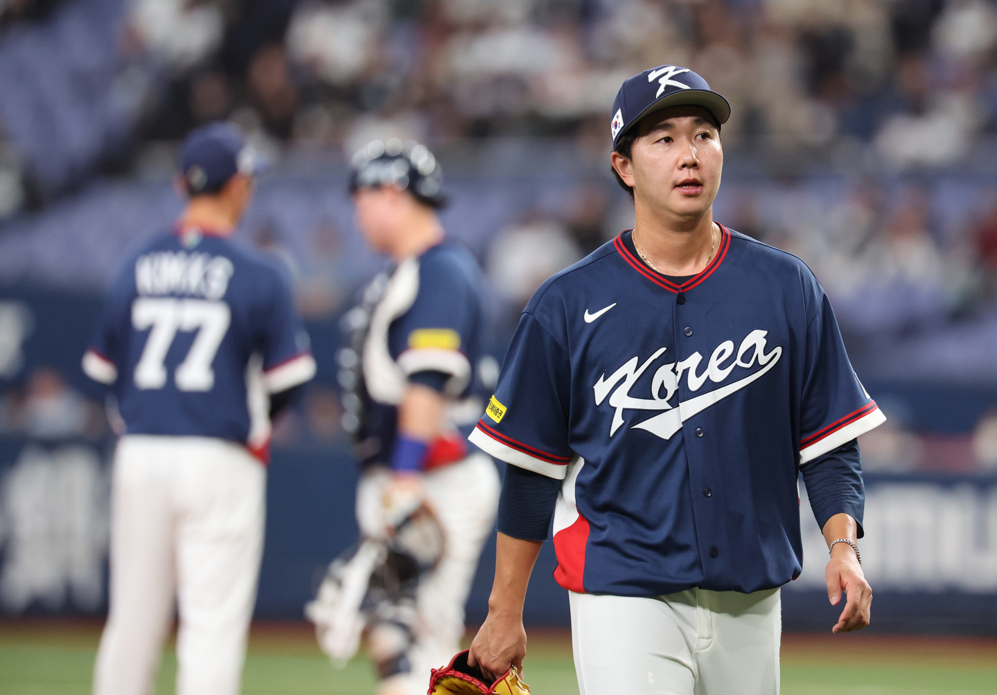 You Yeong-chan of Korea walks off the mound at Kyocera Dome in Osaka during an exhibition game prior to the World Baseball Classic against the Orix Buffaloes on March 3. [YONHAP]