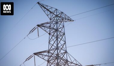 Farmers 'gutted' after compulsory land acquisition amendments pass Victorian parliament