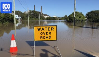 Queensland flooding live updates: Roads cut off, homes without power as Burnett River peaks in Bundaberg