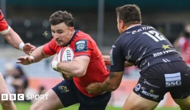 Shane Daly is tackled by Andre Esterhuizen