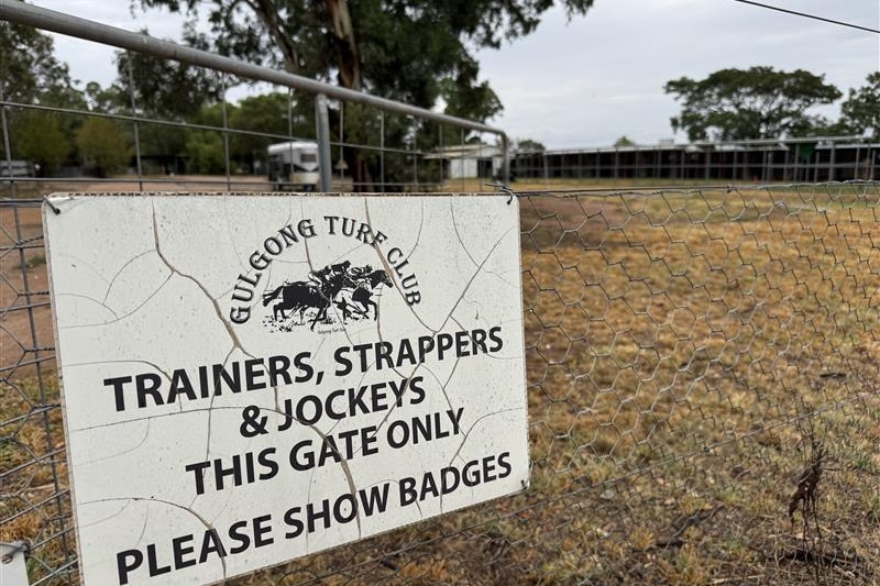 Entry sign to race course 