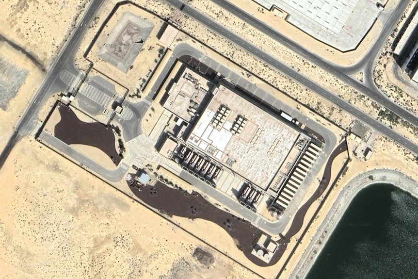 A satellite image of a data center in the desert.