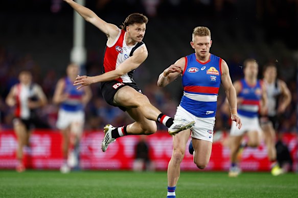 St Kilda’s Jack Sinclair and other players who take kick-ins will have less time to restart play in 2026.