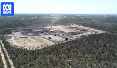 Isaac council puts miner Vitrinite's $2.2m unpaid bill on hold amid collapse