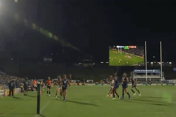 Mark Nawaqanitawase struggles to get around Roger Tuivasa-Sheck in round one.