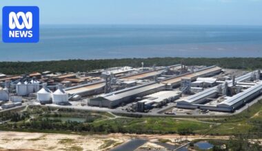 Federal and state governments announce $2b bailout for Rio Tinto's Boyne aluminium smelter