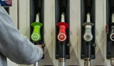 Israel-Iran war: Drivers queue across Australia amid petrol price fears but true bowser pain could be 10 days away