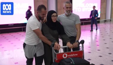 Emotional reunions after first flight out of Middle East to Australia since Iran conflict began
