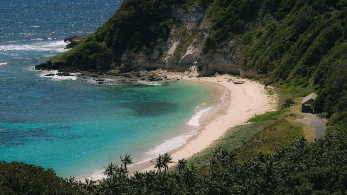 Woman dies after being pulled unresponsive from water on Lord Howe Island