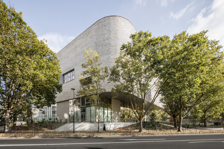 Marie-José Pérec Sports Complex / ANMA - Image 1 of 19