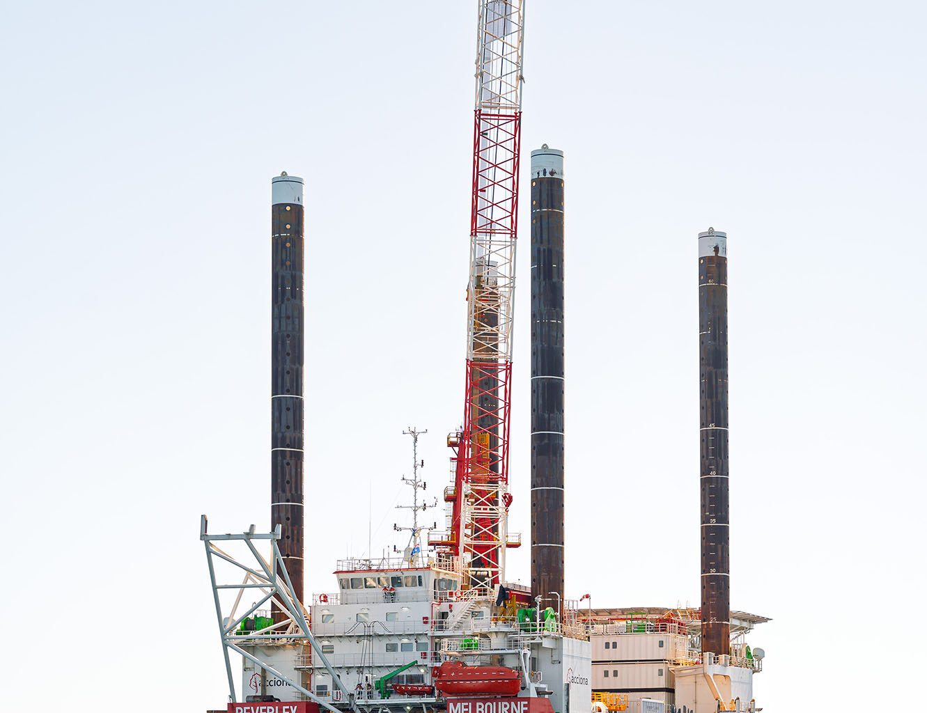 ACCIONA has strengthened its marine fleet with Australia’s largest registered jack-up barge to support construction of critical water infrastructure in Western Australia.