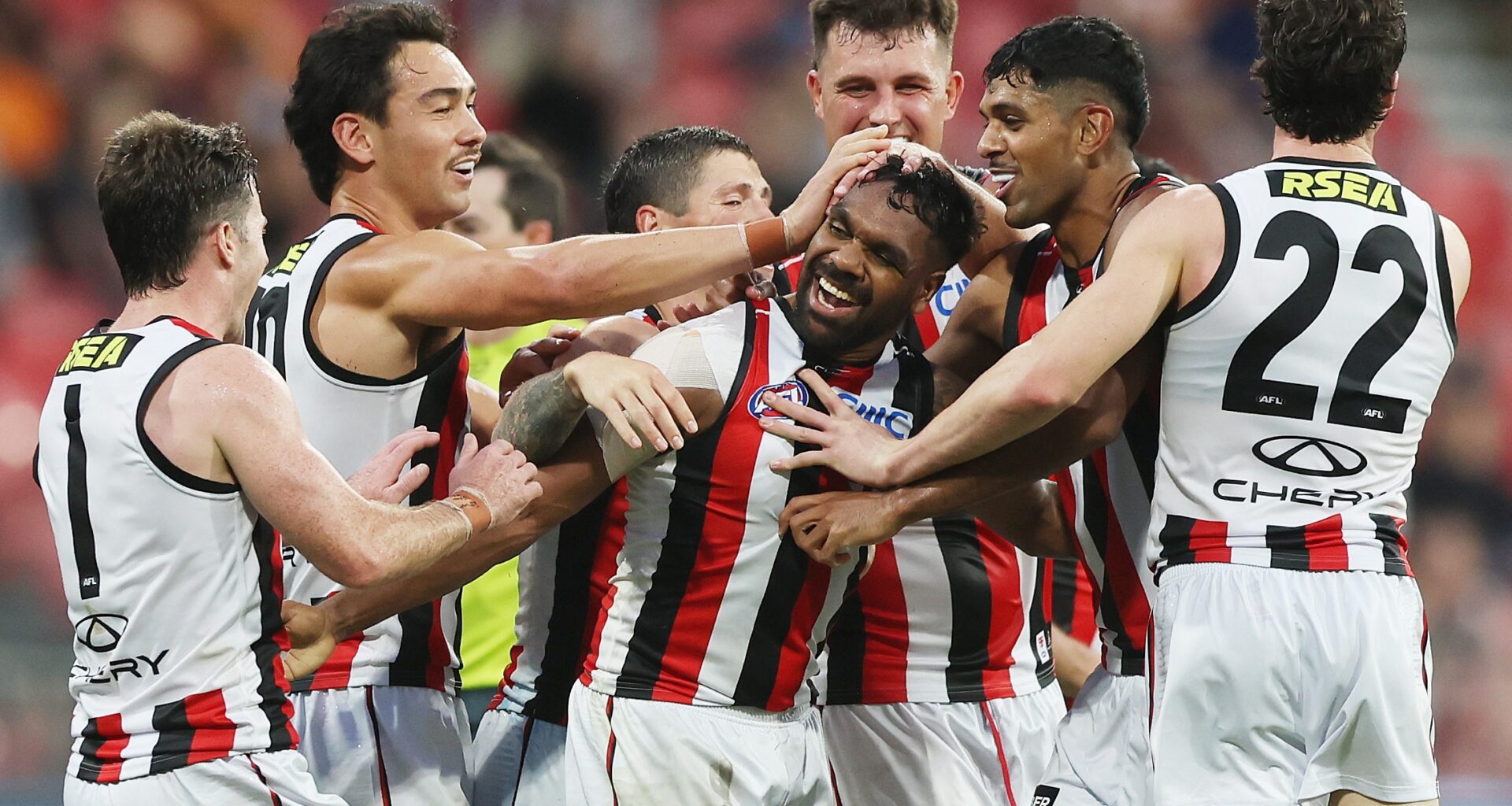 Saints cling on to withstand Giants' late surge in heartstopper