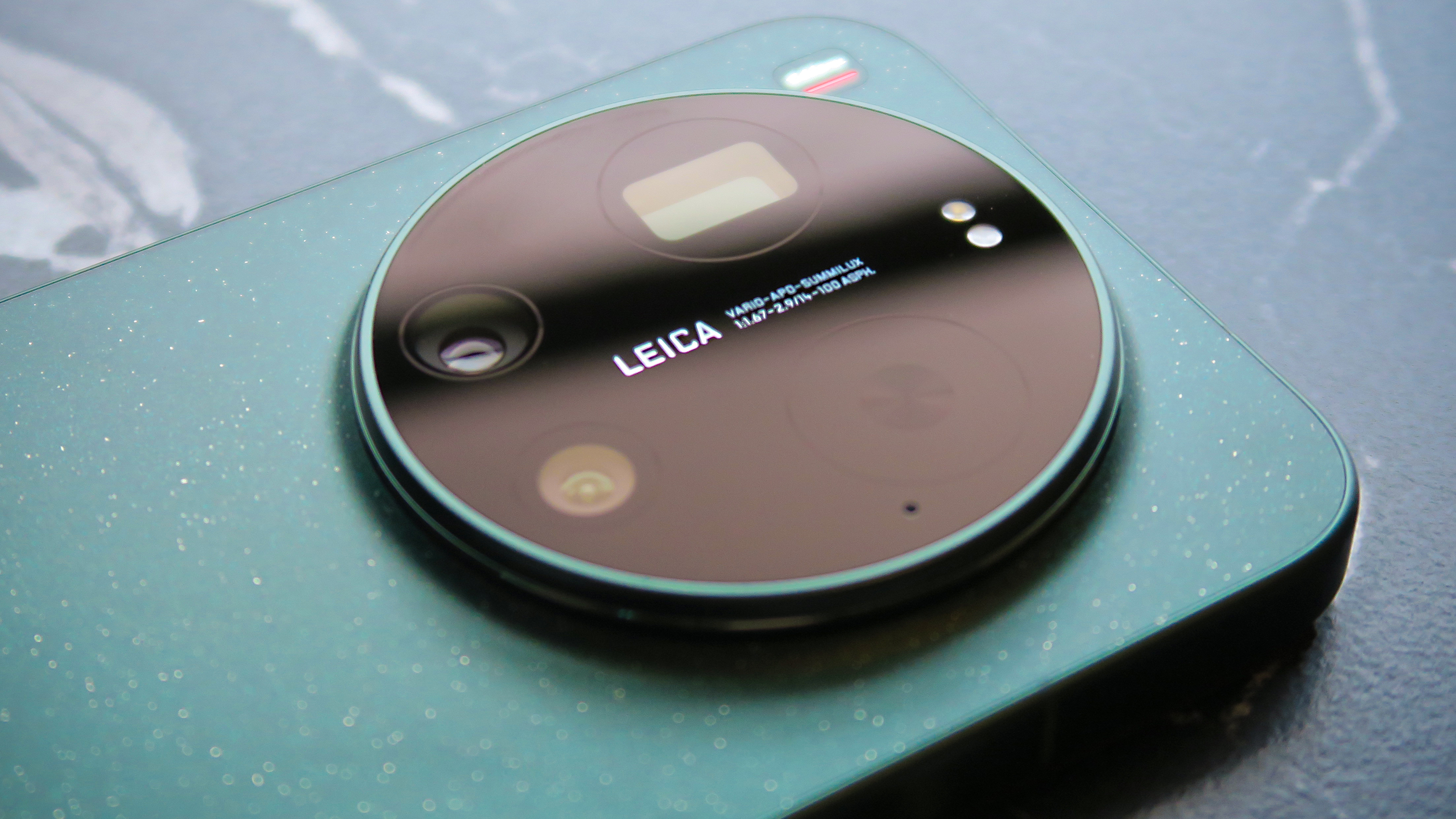 Xiaomi 17 Ultra hands on camera macro