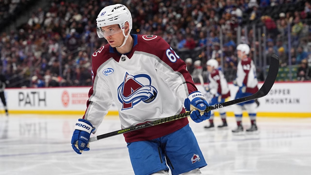 Avalanche's Lehkonen suffers upper-body injury vs. Kings