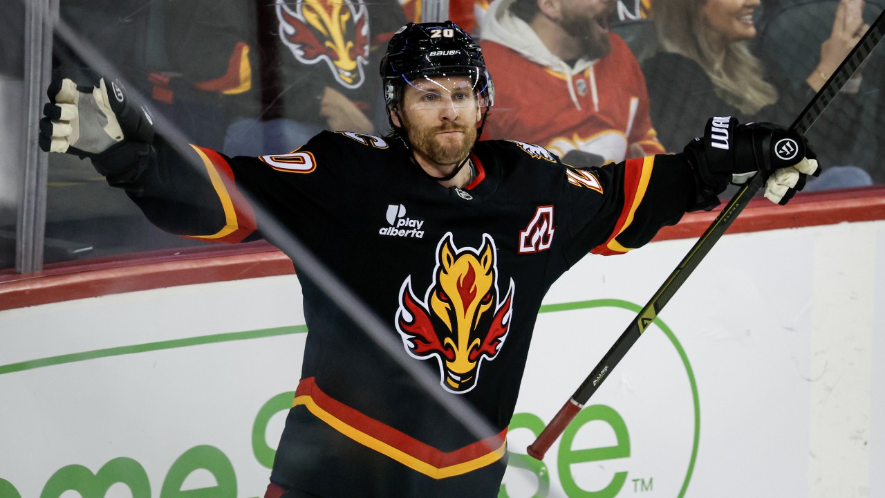 Flames' Coleman remains as key leader on roster decimated by deadline