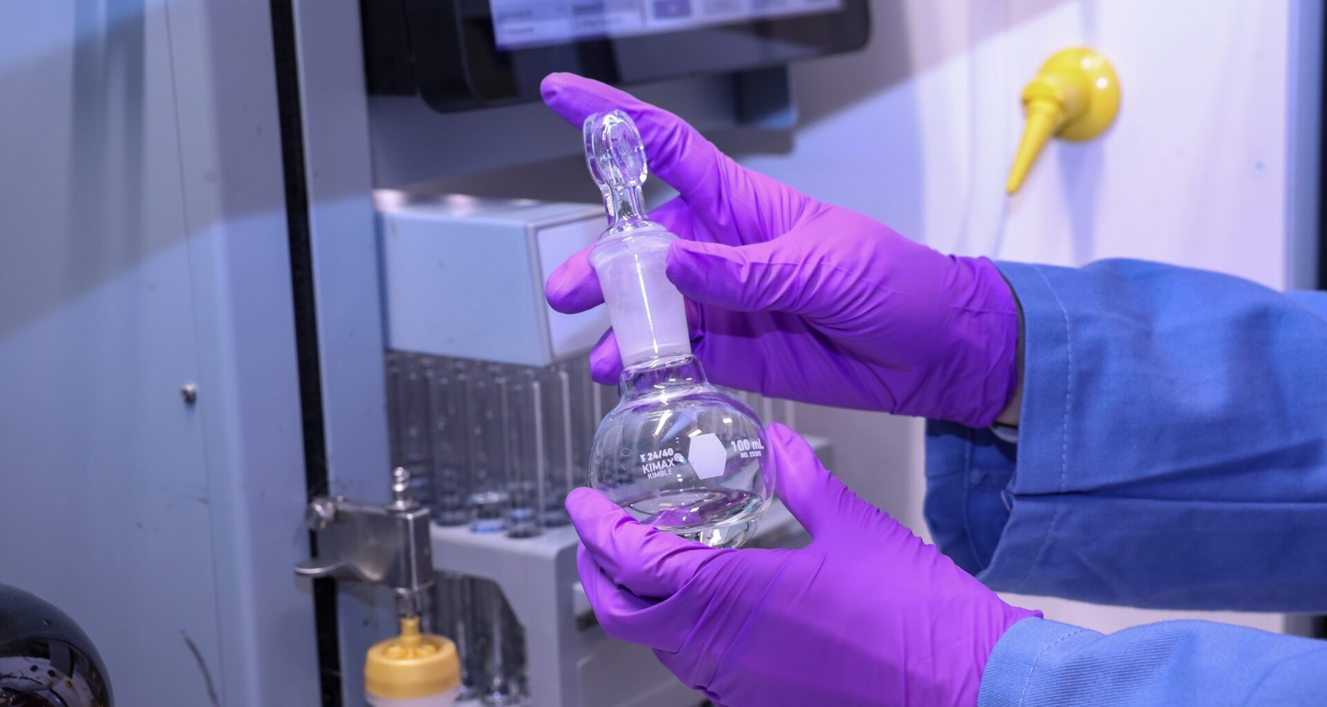 Engineered Lipid Nanoparticles Reprogram Immune Metabolism for Better mRNA Vaccines