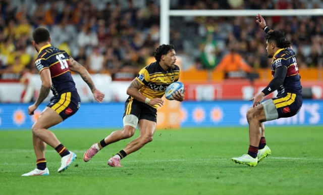 Hurricanes in top spot after Round 6