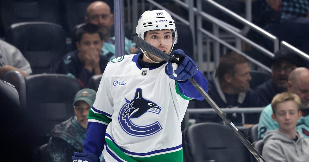Vancouver Canucks, defenceman Victor Mancini agree to terms on two-year contract extension