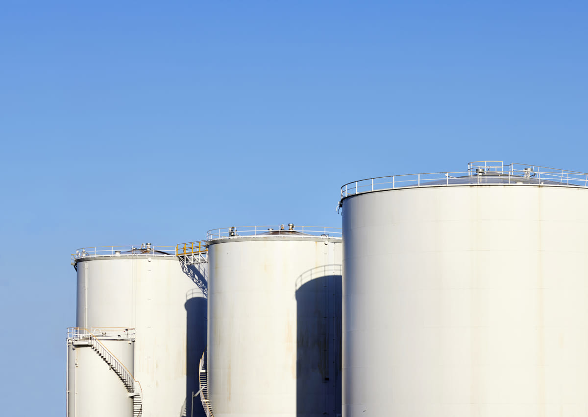 White fuel storage tanks blue sky (Andrew Merry/Getty Images)